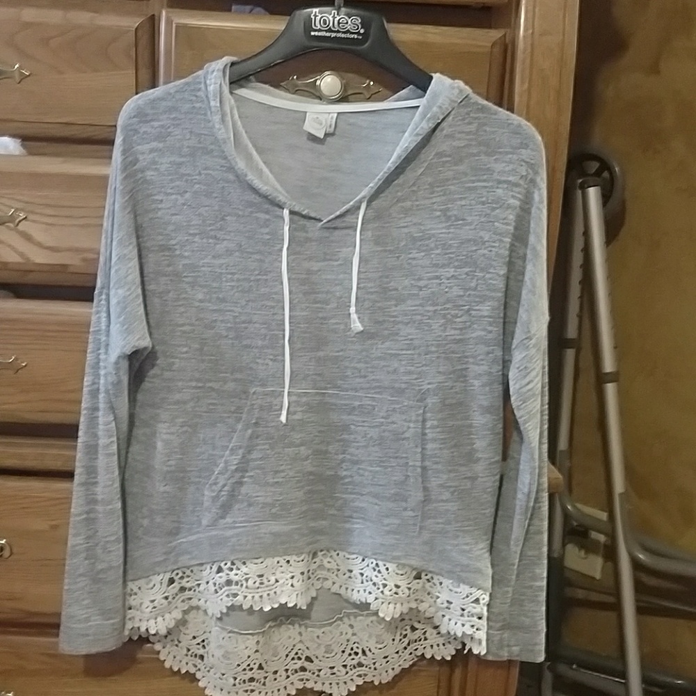 Hooded long sleeve shirt